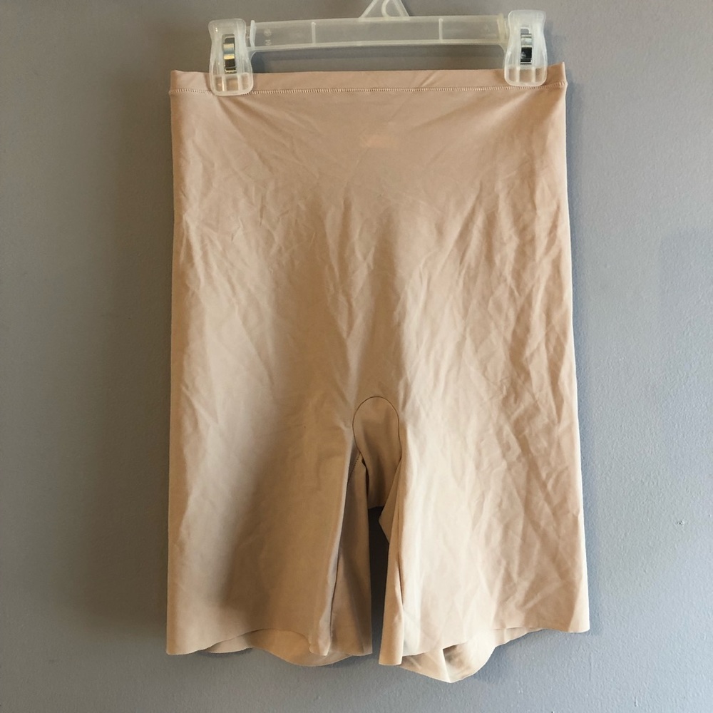Maidenform Nude Seamless Shorts